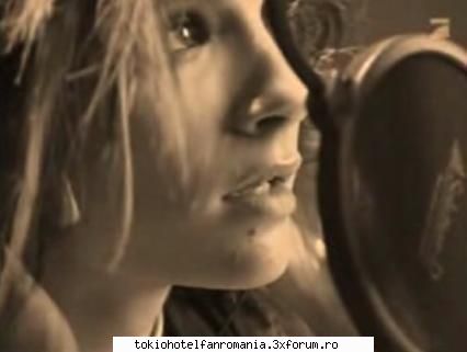 aici punem poze k billu - ::gratzy3yta::bill~(O_o) - Bill Kaulitz